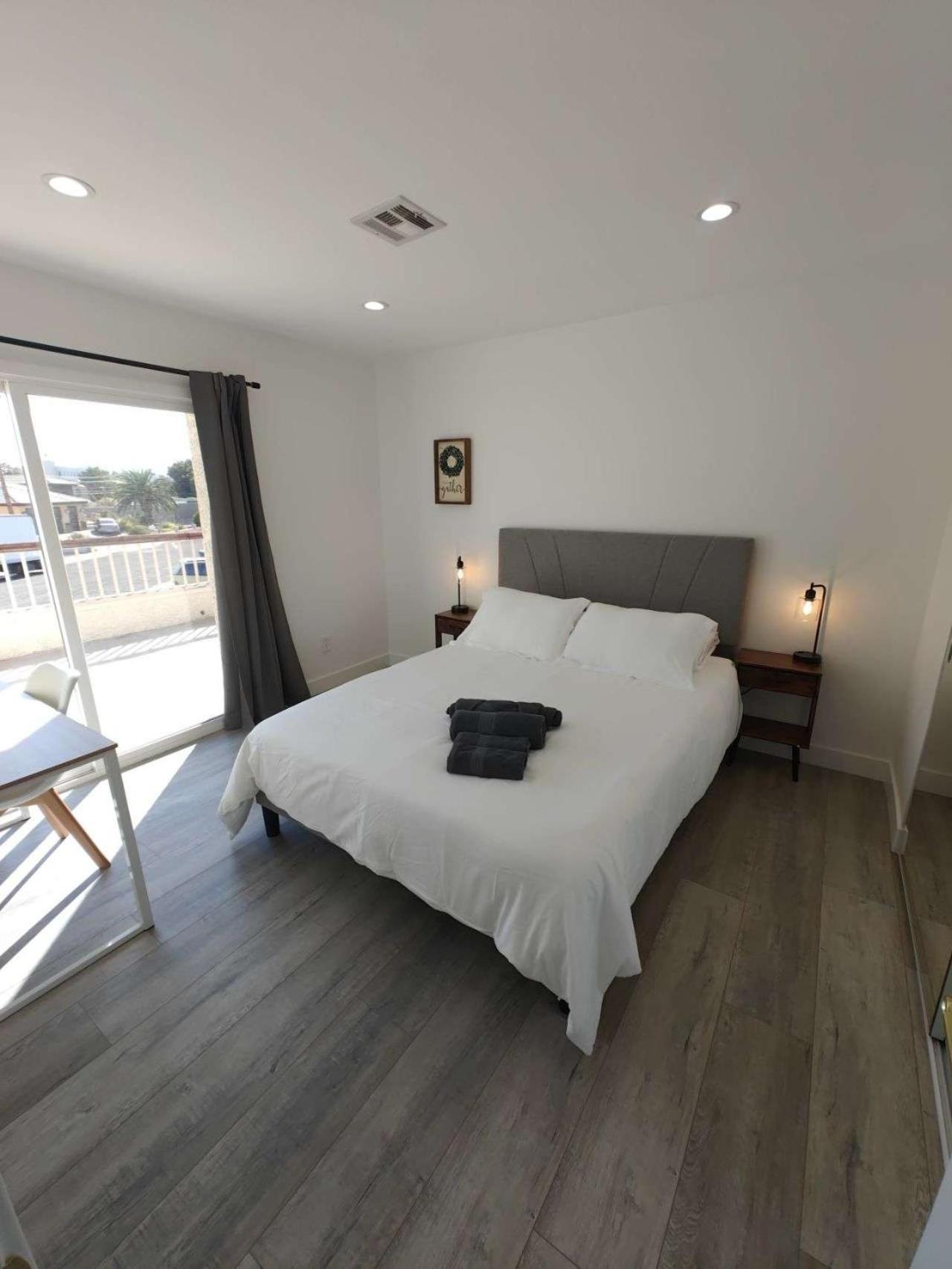 The Strip Is Just Around The Corner! Newly Renovated Luxury Modern Minimalist Villa With Large Pool! 라스베이거스 외부 사진