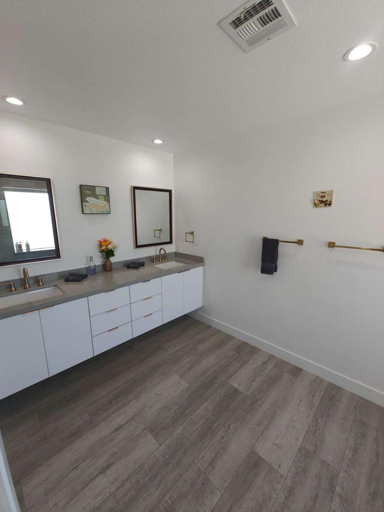 The Strip Is Just Around The Corner! Newly Renovated Luxury Modern Minimalist Villa With Large Pool! 라스베이거스 외부 사진