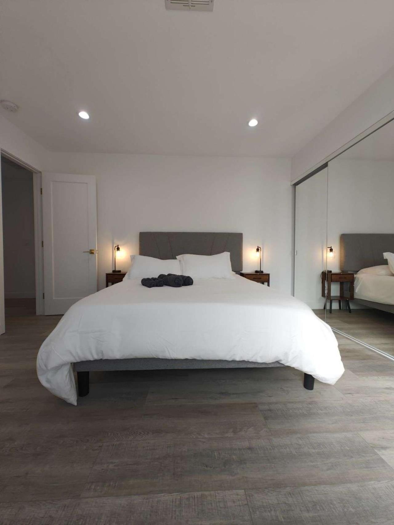 The Strip Is Just Around The Corner! Newly Renovated Luxury Modern Minimalist Villa With Large Pool! 라스베이거스 외부 사진