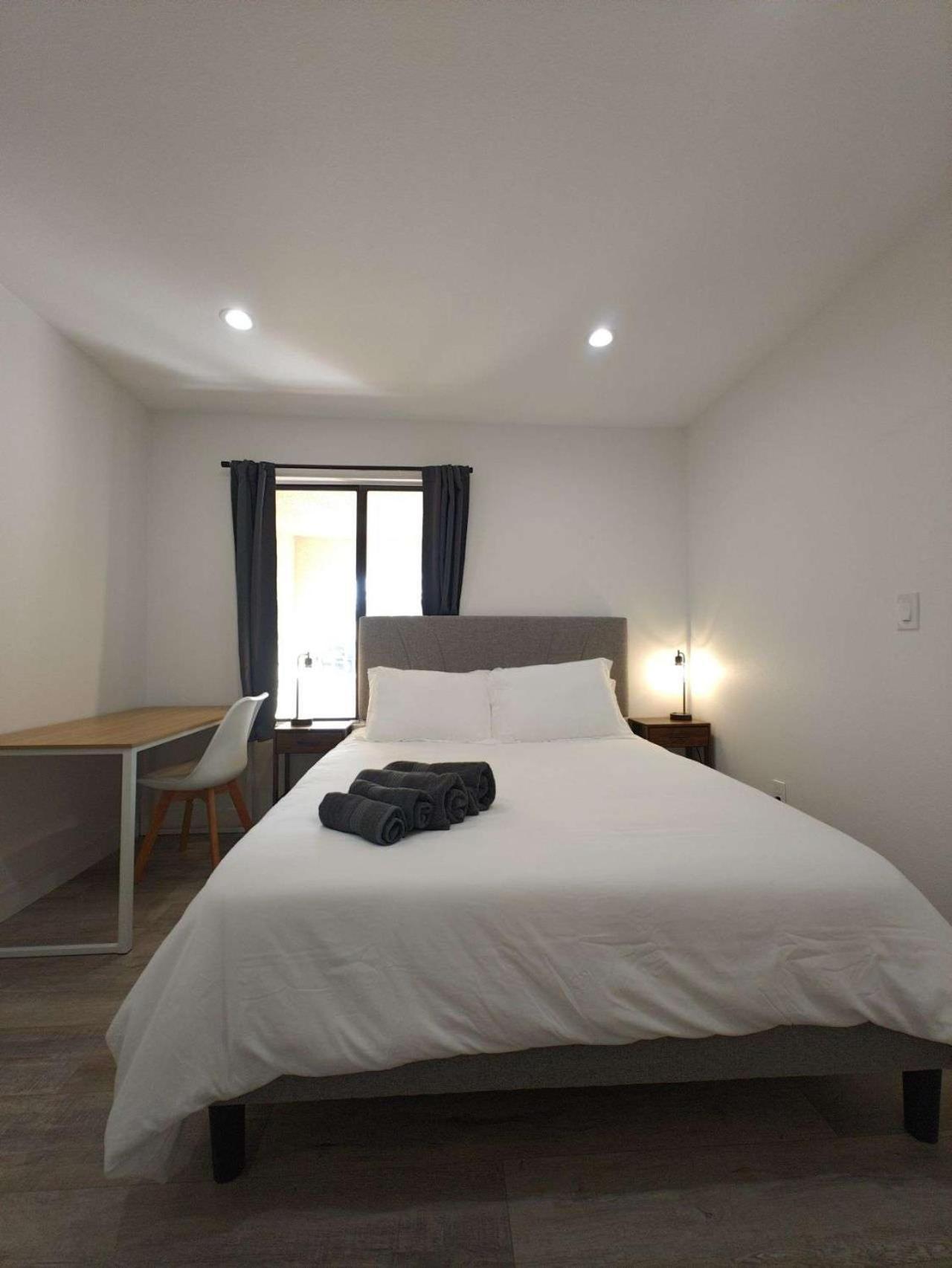 The Strip Is Just Around The Corner! Newly Renovated Luxury Modern Minimalist Villa With Large Pool! 라스베이거스 외부 사진