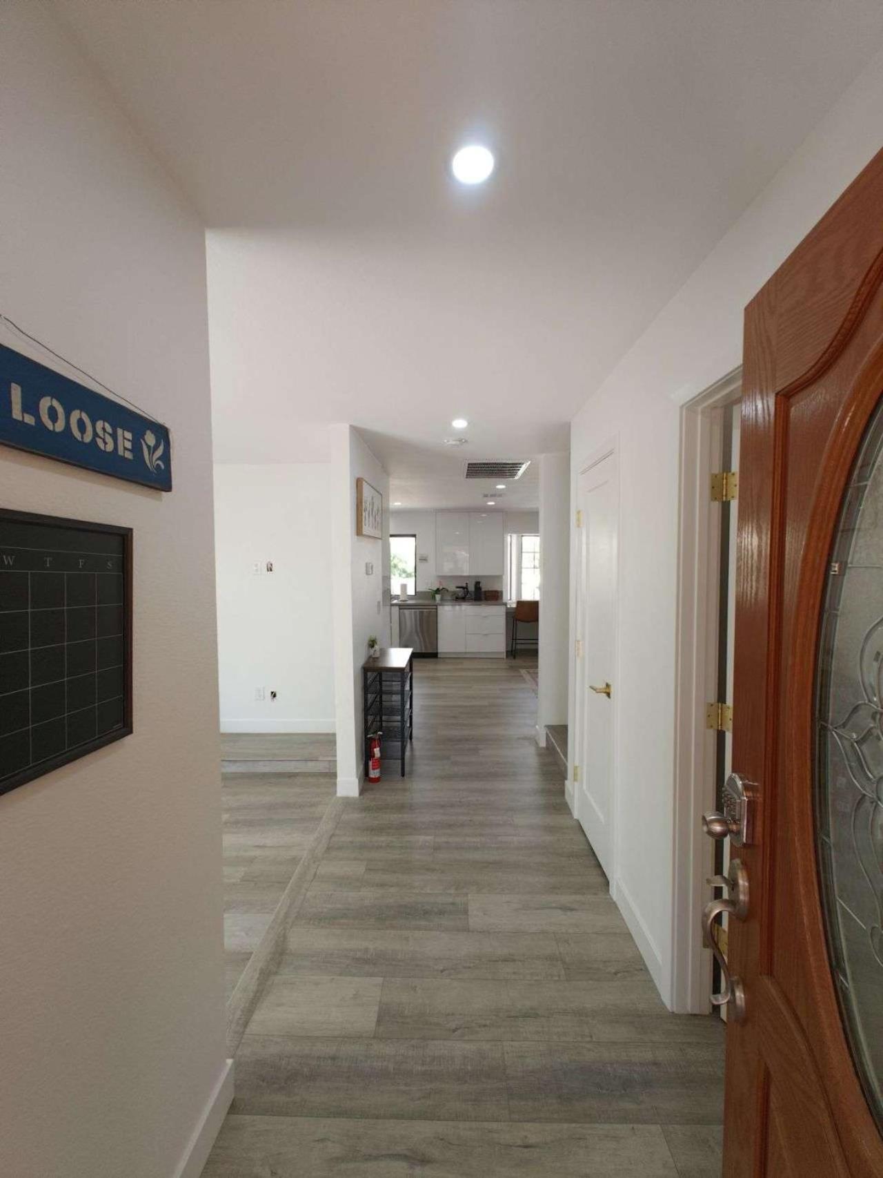 The Strip Is Just Around The Corner! Newly Renovated Luxury Modern Minimalist Villa With Large Pool! 라스베이거스 외부 사진