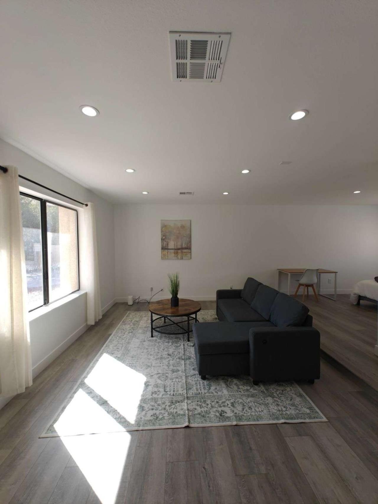 The Strip Is Just Around The Corner! Newly Renovated Luxury Modern Minimalist Villa With Large Pool! 라스베이거스 외부 사진